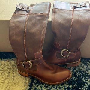 Timberland leather brown boots sz 8. Excellent condition